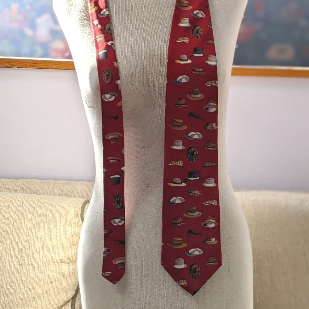Retro red Echo hat tie.